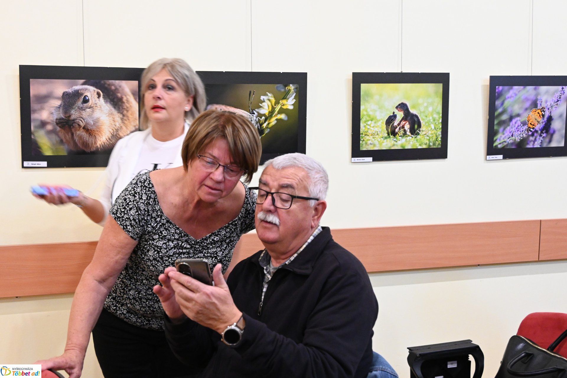 Kicsiknek és nagyobbaknak - a Helios Art Fotóklub kiállításának megnyitója