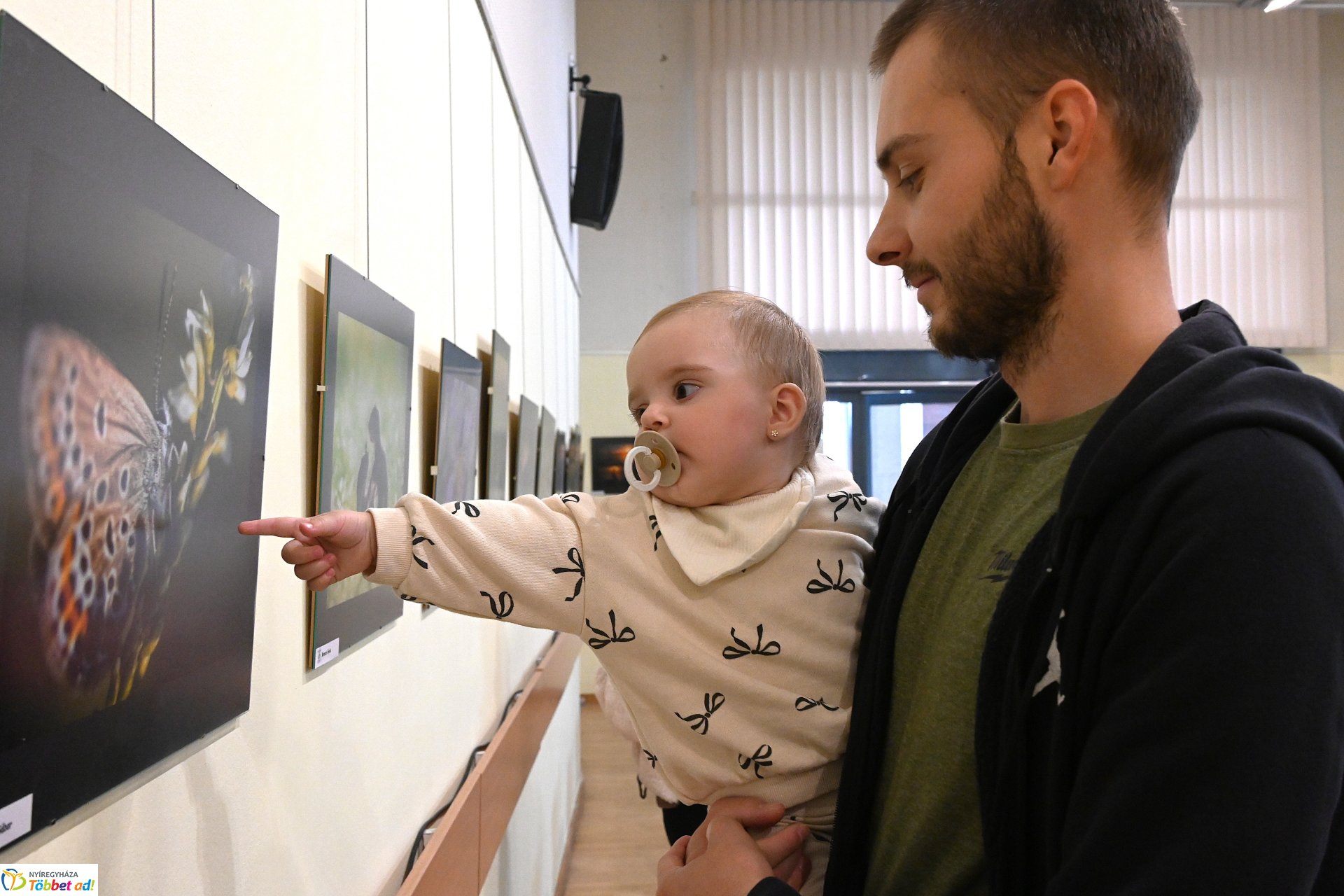 Kicsiknek és nagyobbaknak - a Helios Art Fotóklub kiállításának megnyitója
