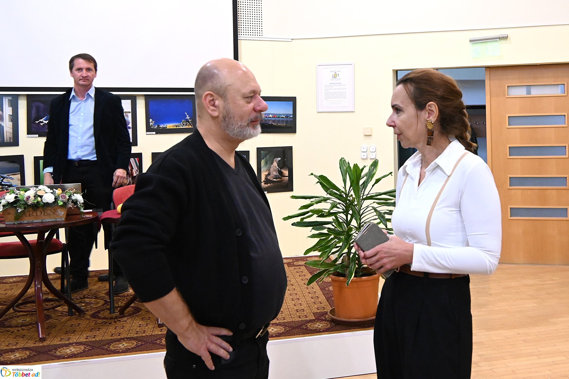 Kicsiknek és nagyobbaknak - a Helios Art Fotóklub kiállításának megnyitója