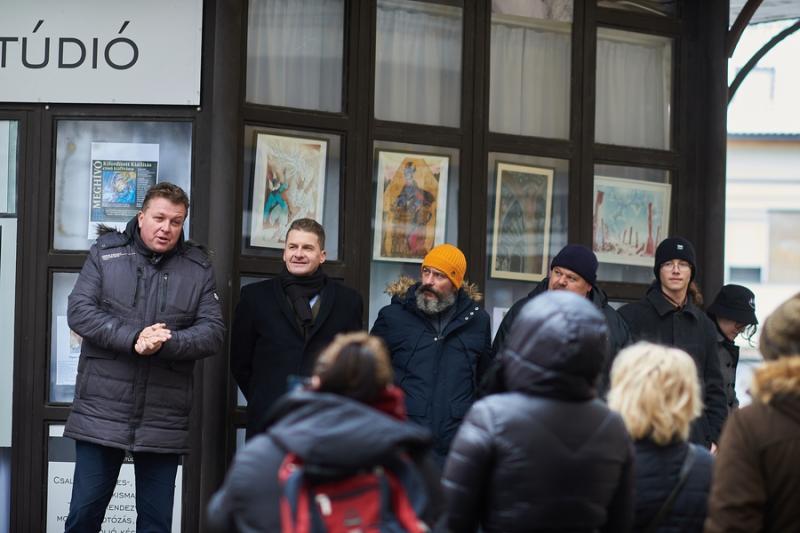 Kifordított kiállítás a Nyírfa téren