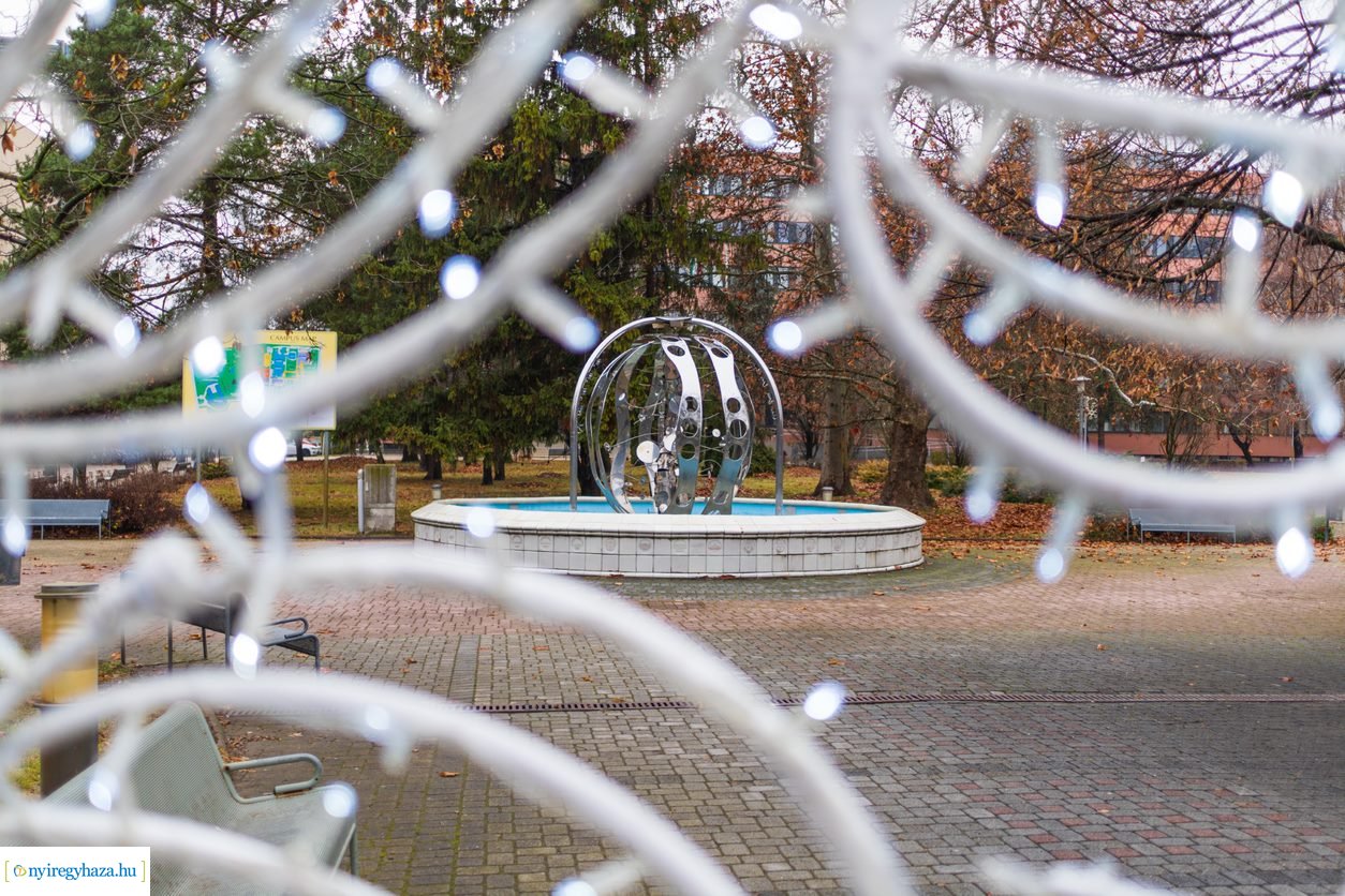 Kigyúltak az adventi fények az egyetemen (Fotók: Nyíregyházi Egyetem, Váczy Norbert)