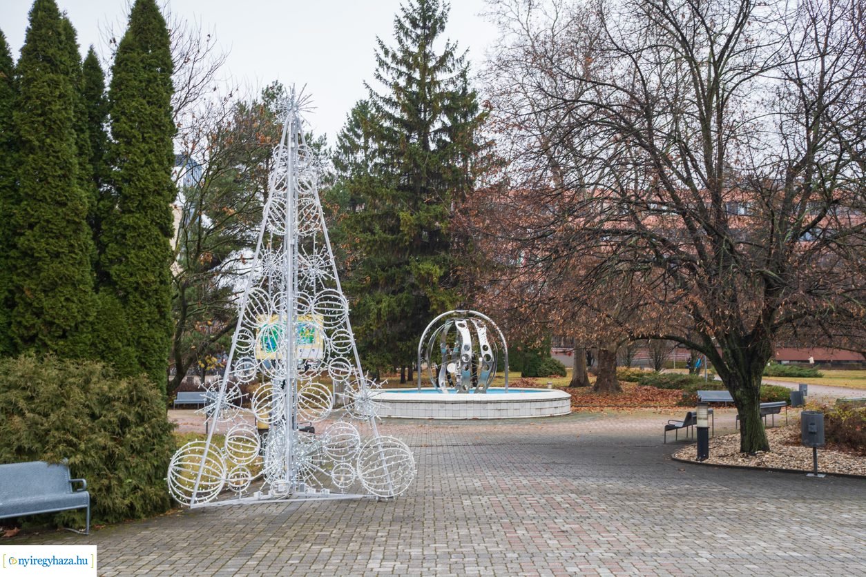 Kigyúltak az adventi fények az egyetemen (Fotók: Nyíregyházi Egyetem, Váczy Norbert)
