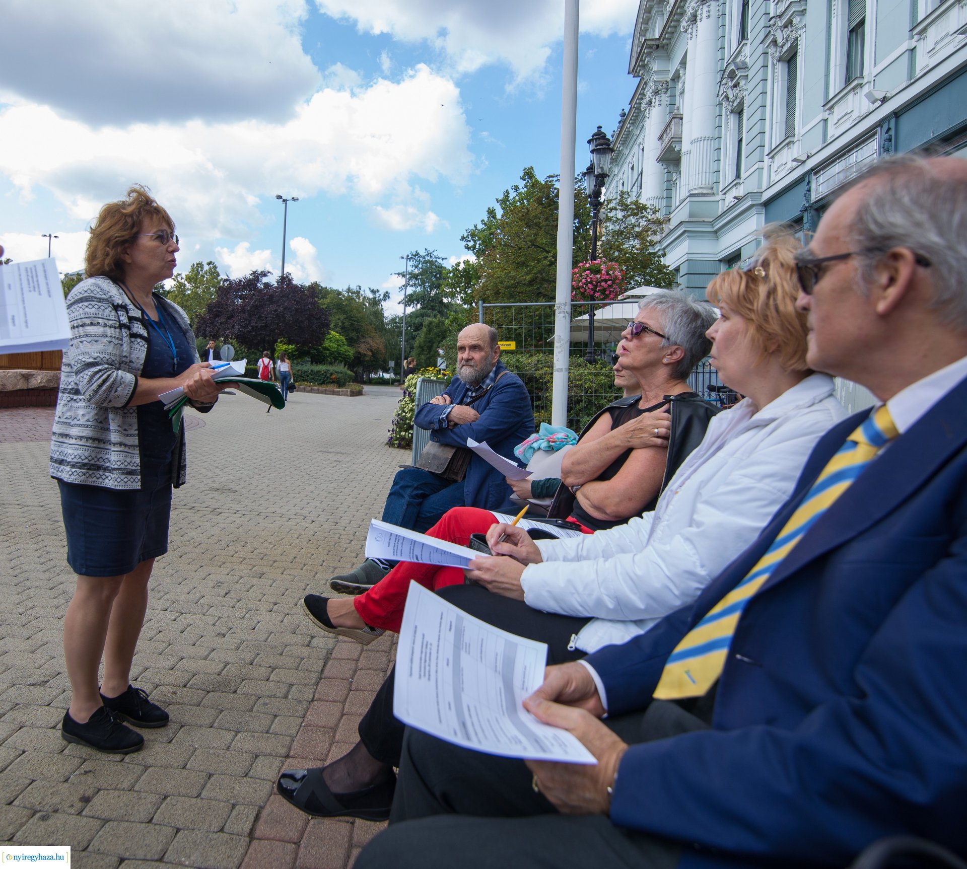 Kihelyezett bizottsági ülés