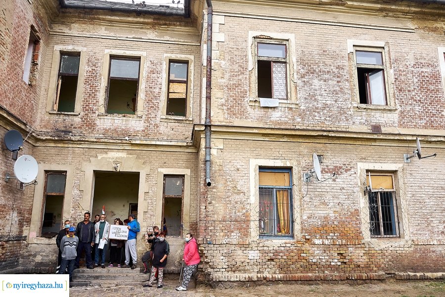 Kilakoltatás a Huszár lakótelepen