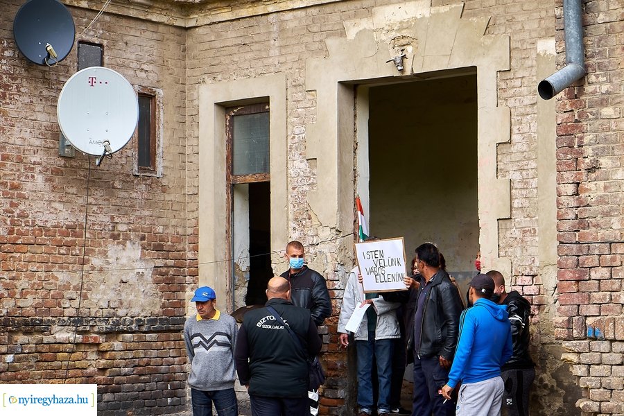 Kilakoltatás a Huszár lakótelepen