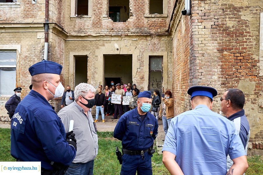 Kilakoltatás a Huszár lakótelepen