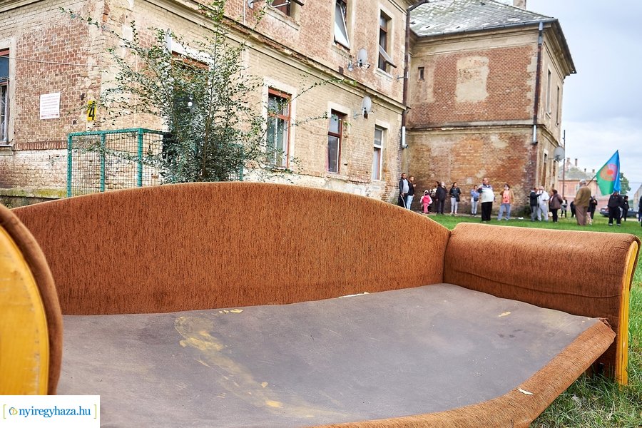 Kilakoltatás a Huszár lakótelepen