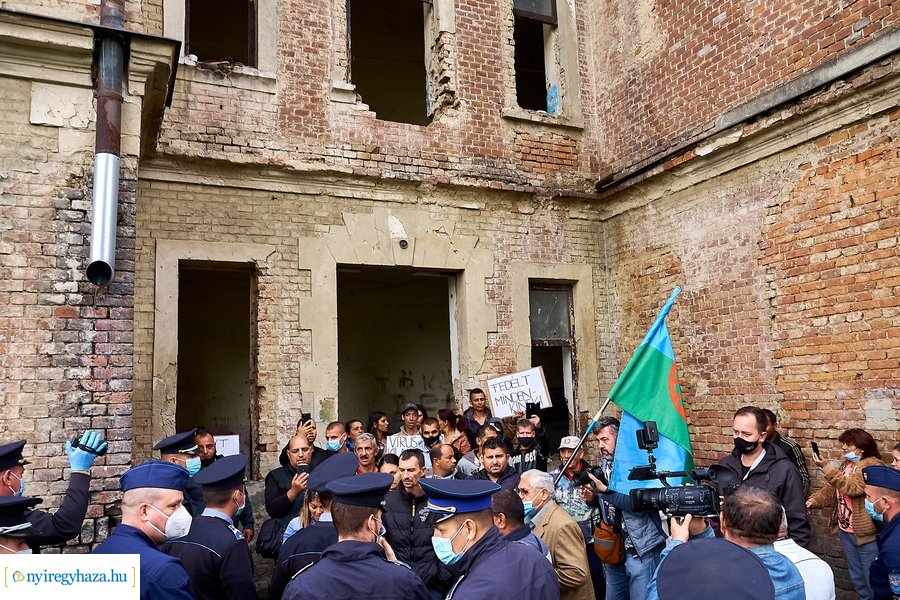 Kilakoltatás a Huszár lakótelepen