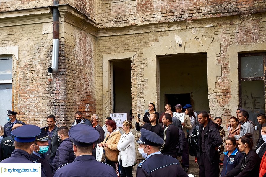 Kilakoltatás a Huszár lakótelepen