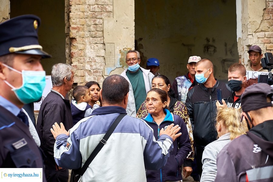 Kilakoltatás a Huszár lakótelepen