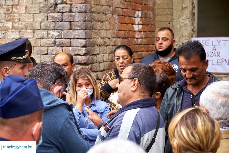 Kilakoltatás a Huszár lakótelepen