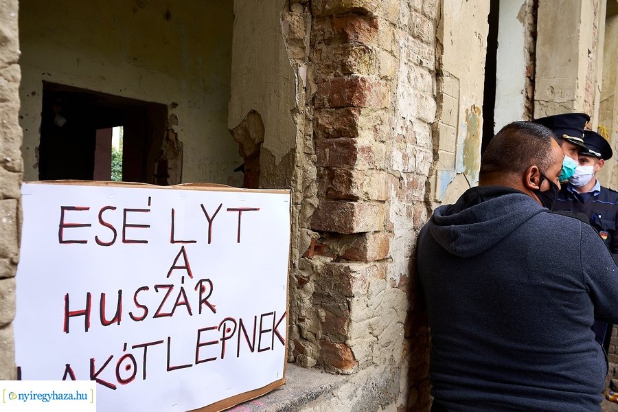 Kilakoltatás a Huszár lakótelepen