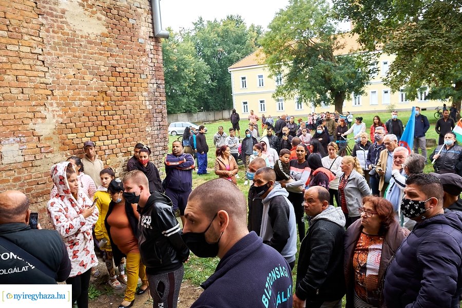 Kilakoltatás a Huszár lakótelepen