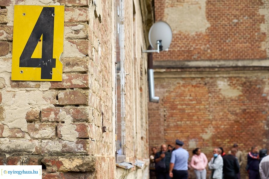 Kilakoltatás a Huszár lakótelepen