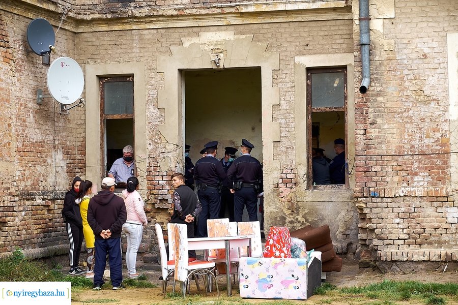 Kilakoltatás a Huszár lakótelepen