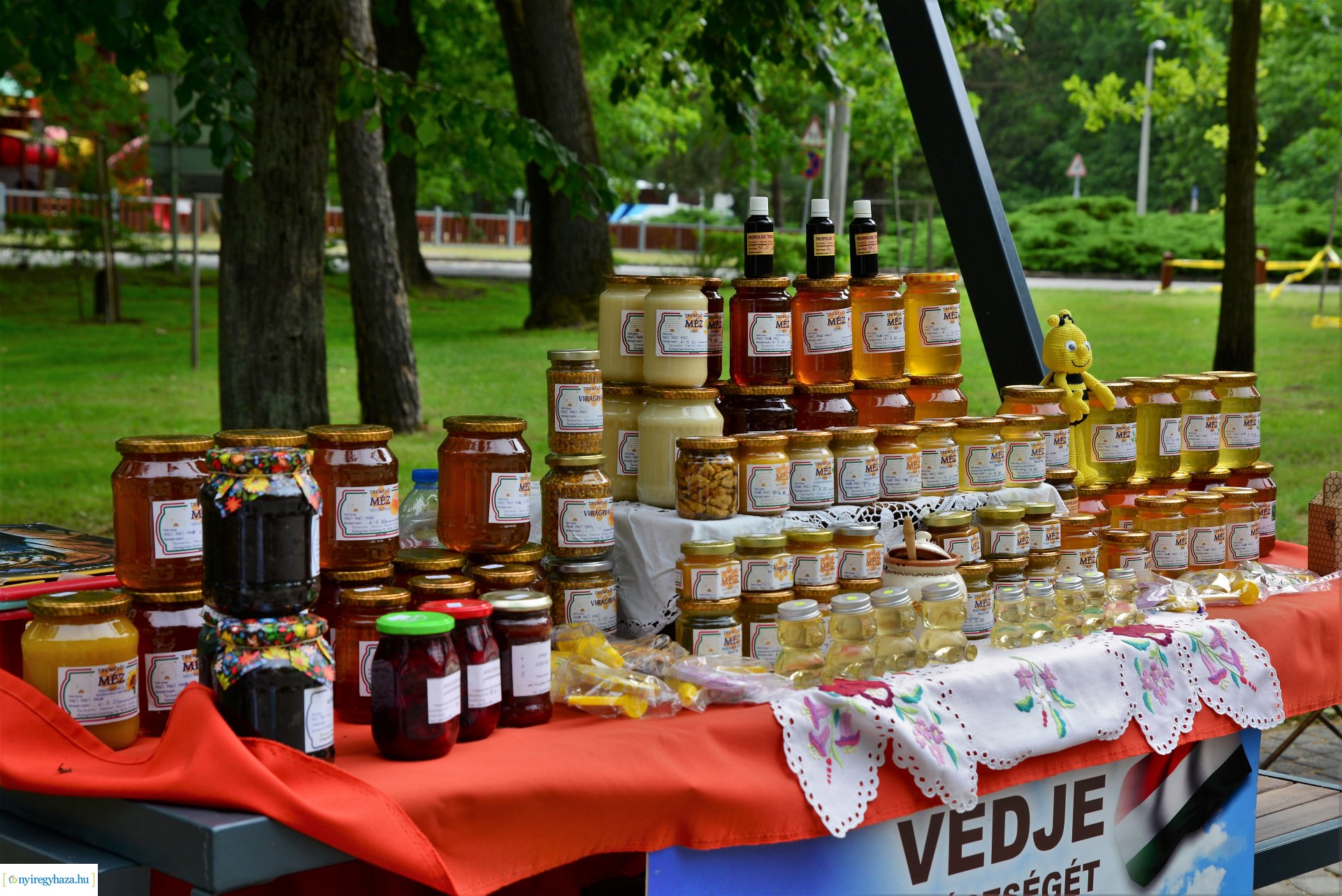 Kinyitott a Sóstói piac a Blaha Lujza sétányon