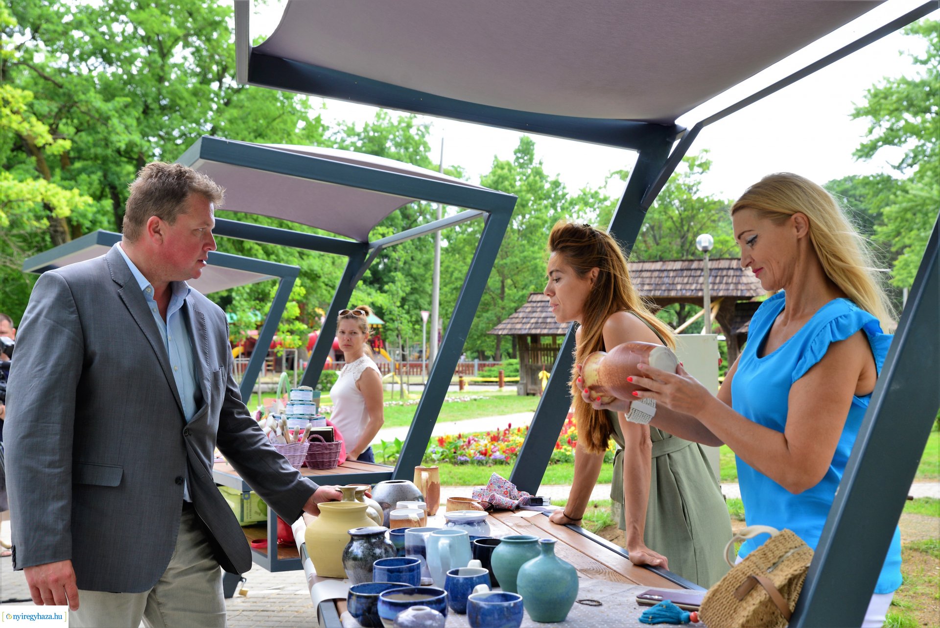 Kinyitott a Sóstói piac a Blaha Lujza sétányon