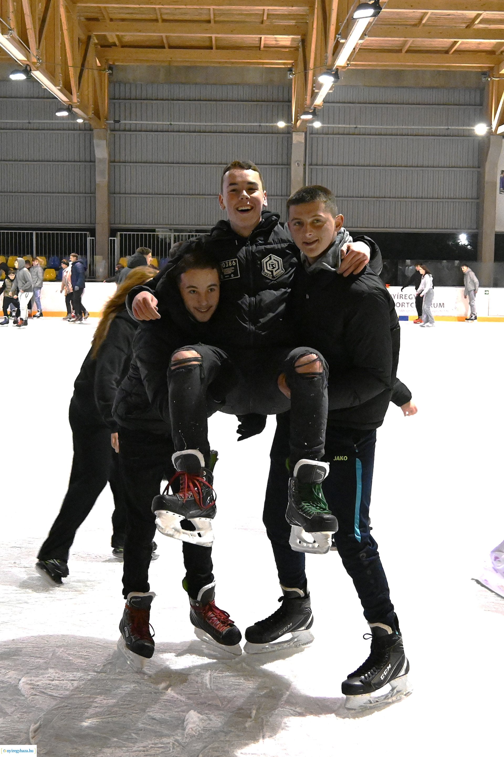 Kinyitott a Városi Jégpálya