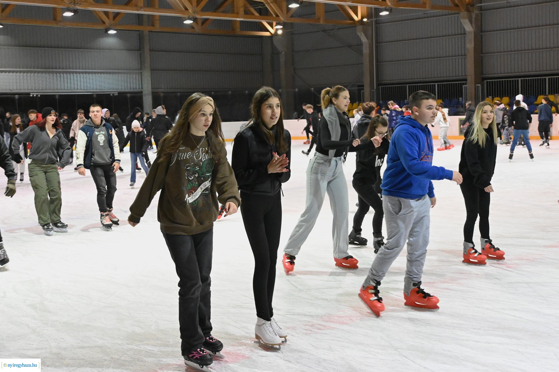 Kinyitott a Városi Jégpálya