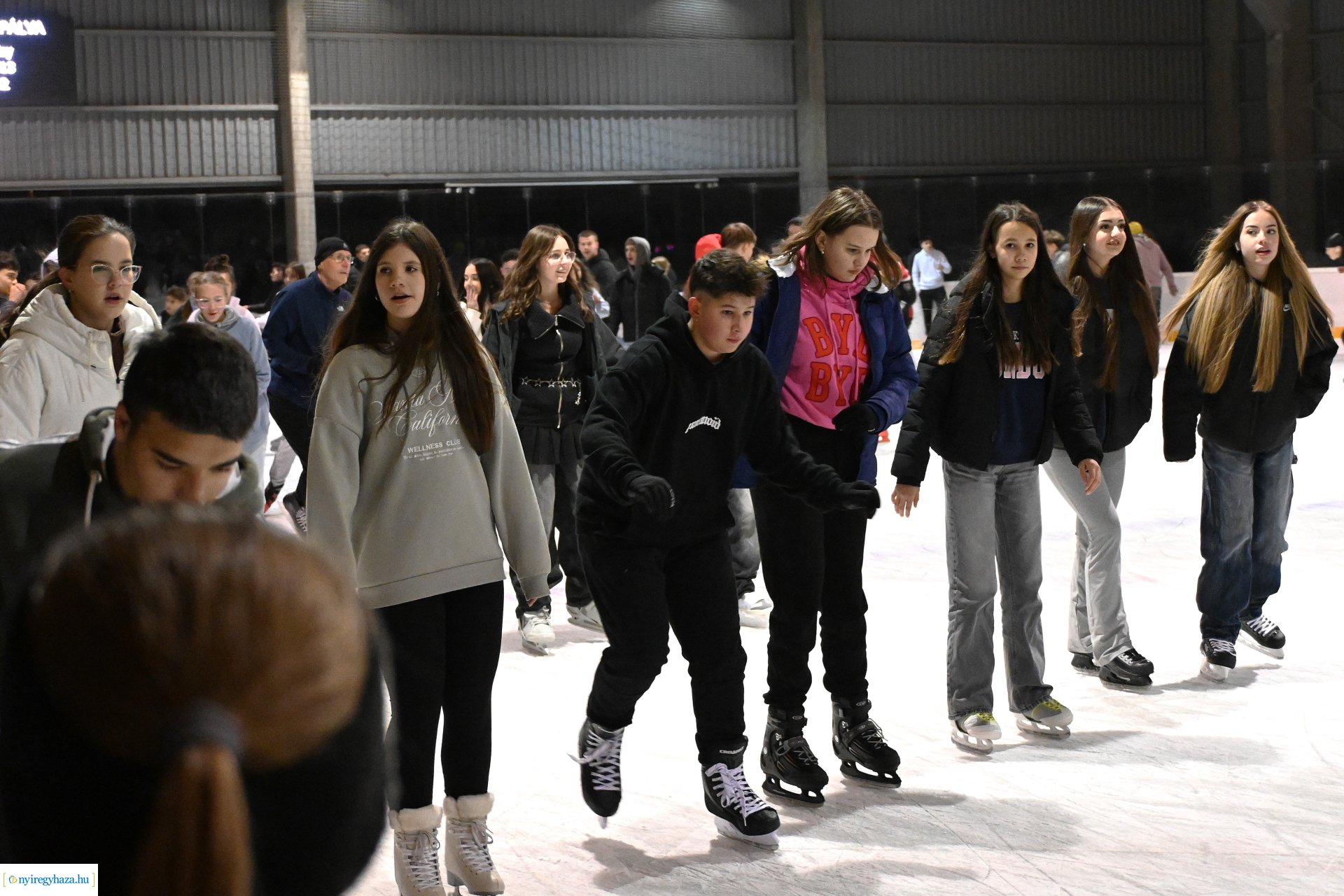 Kinyitott a Városi Jégpálya
