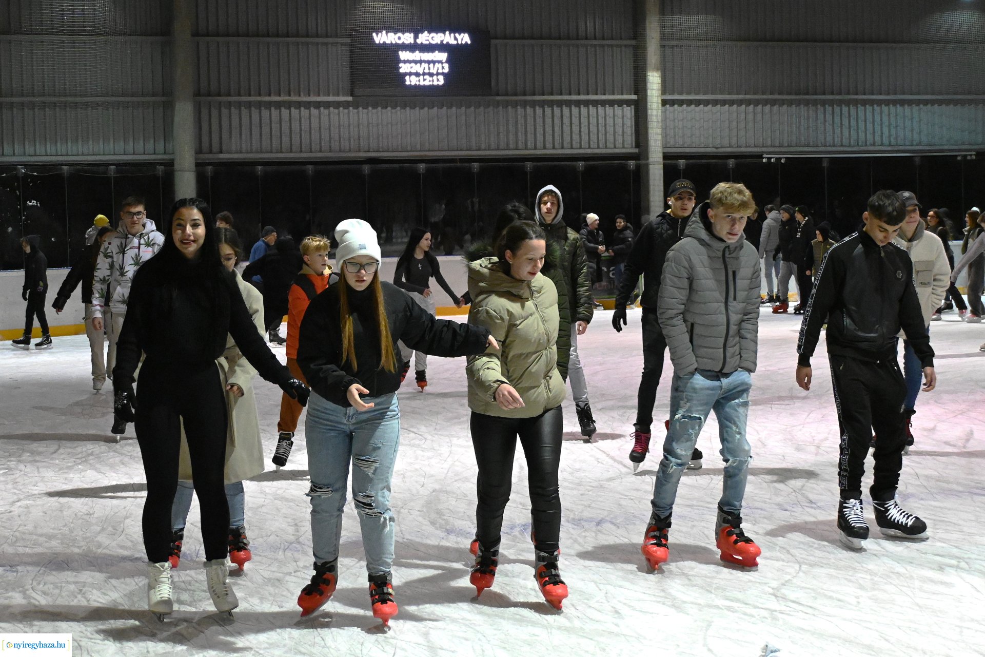 Kinyitott a Városi Jégpálya