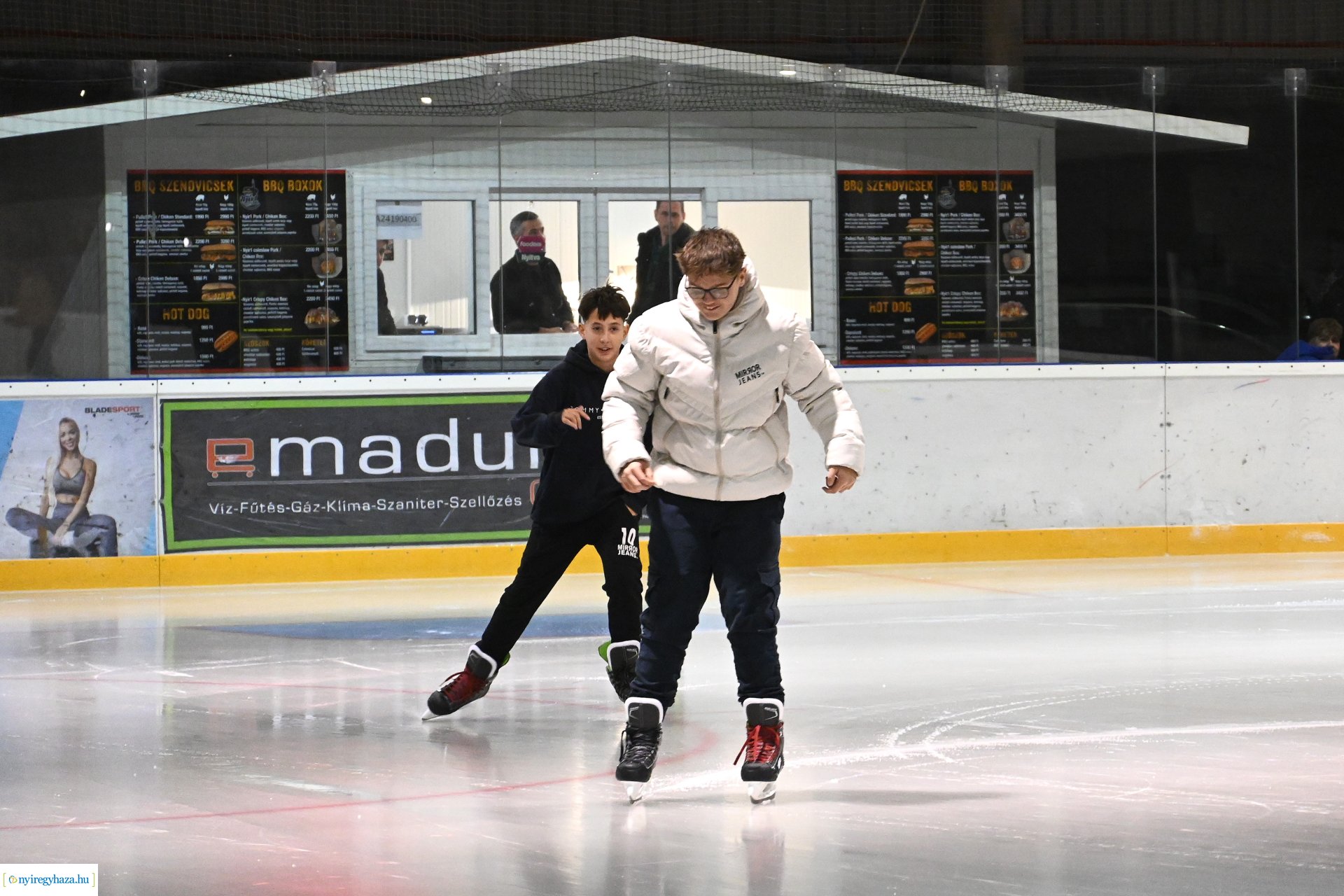 Kinyitott a Városi Jégpálya