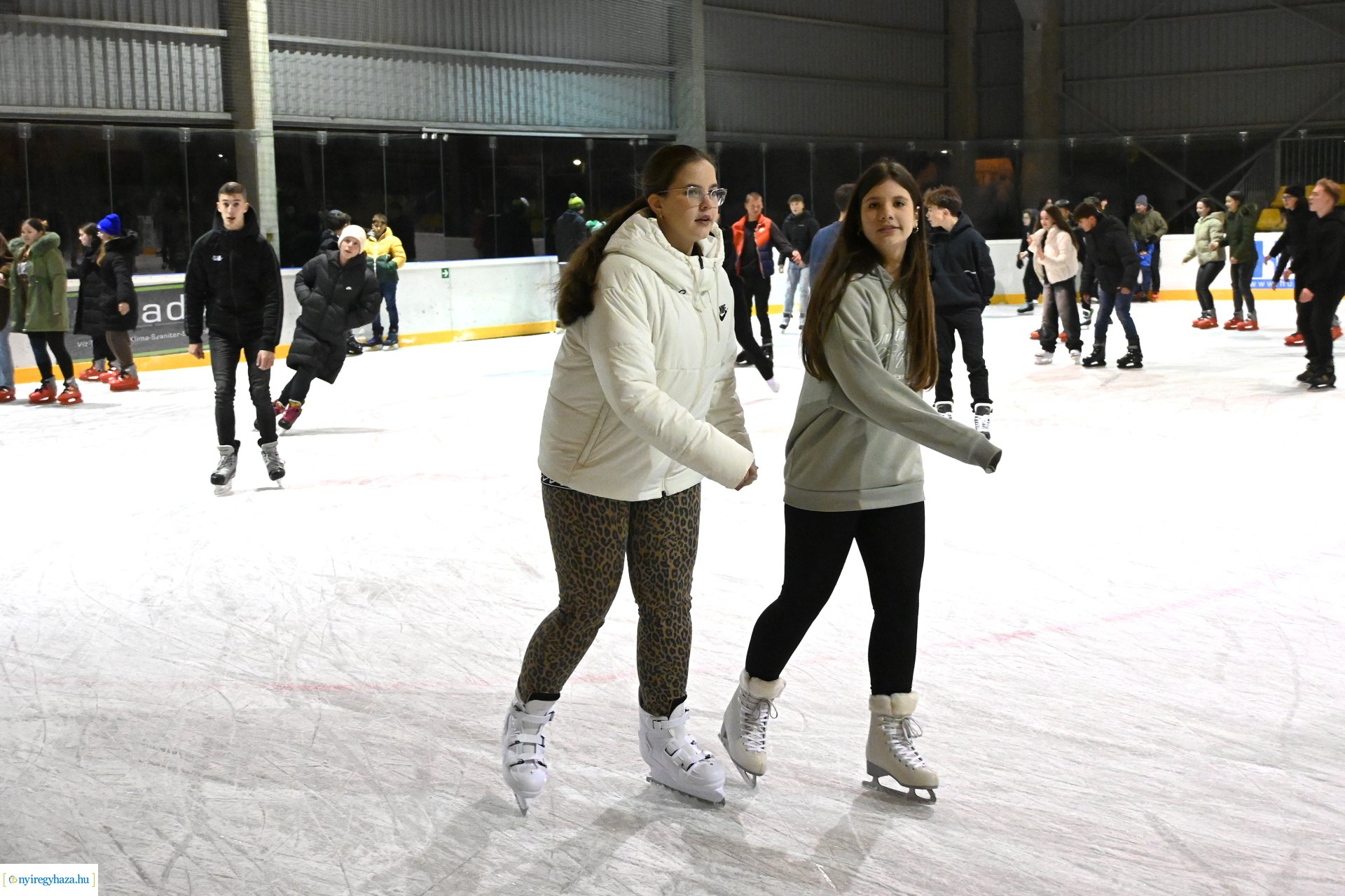 Kinyitott a Városi Jégpálya