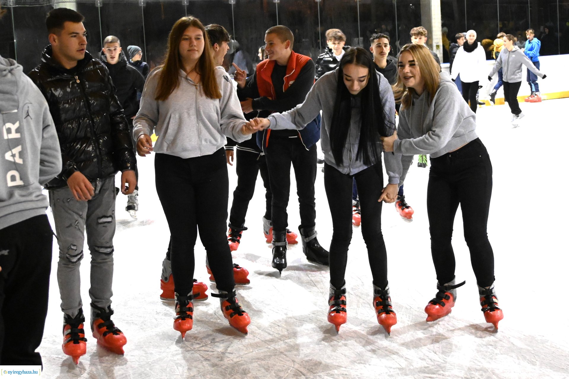 Kinyitott a Városi Jégpálya