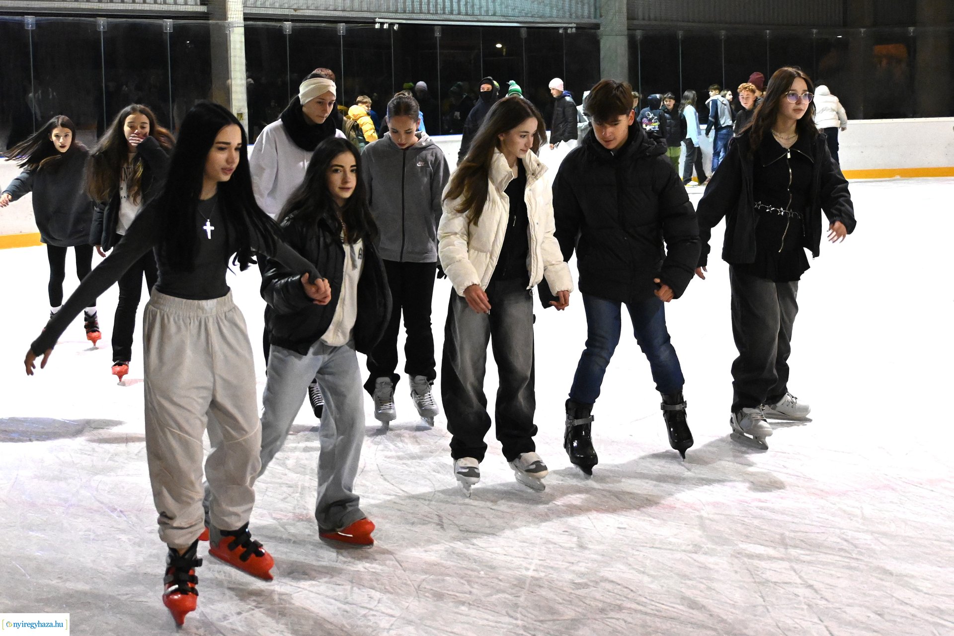 Kinyitott a Városi Jégpálya