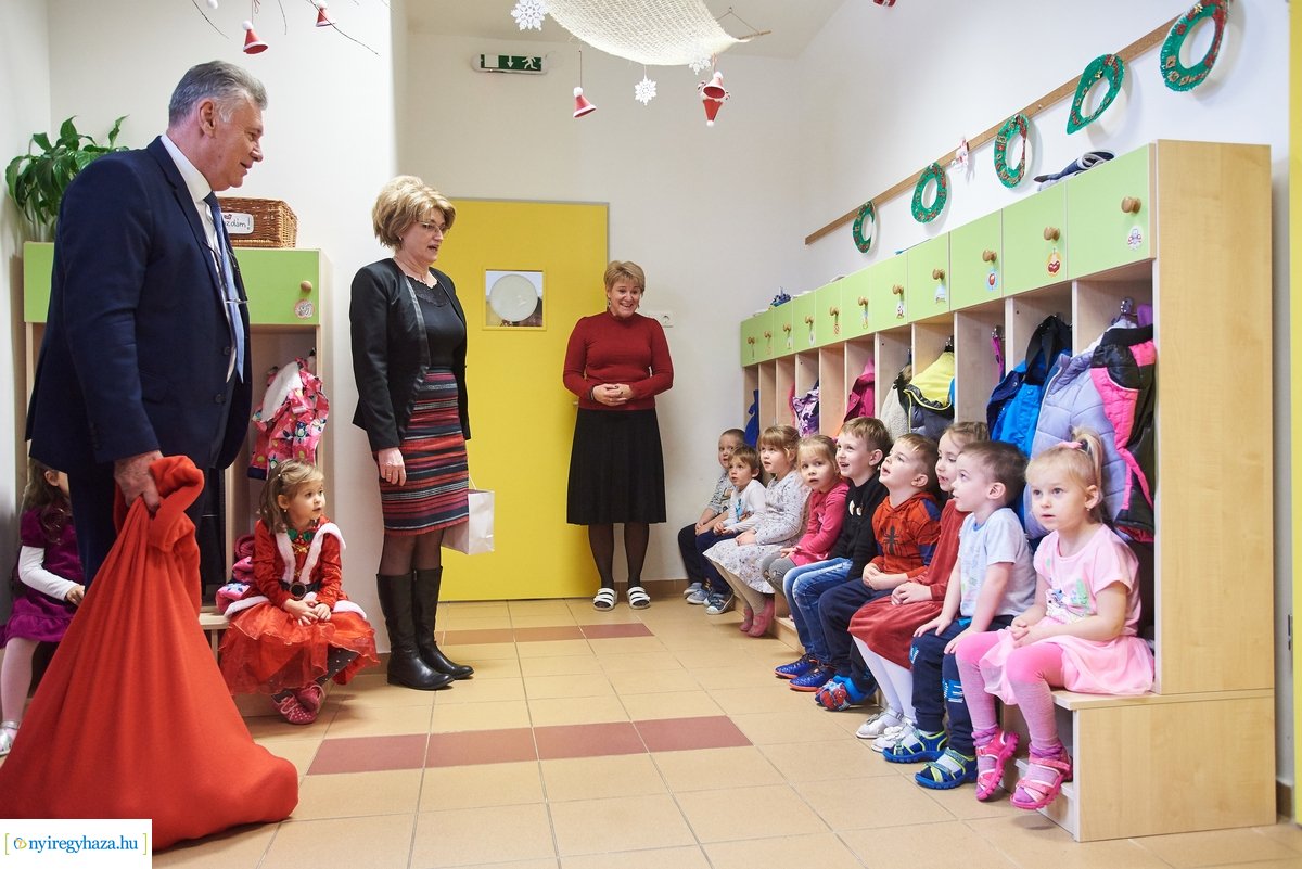 Kis figyelmesség a kórházi óvodában