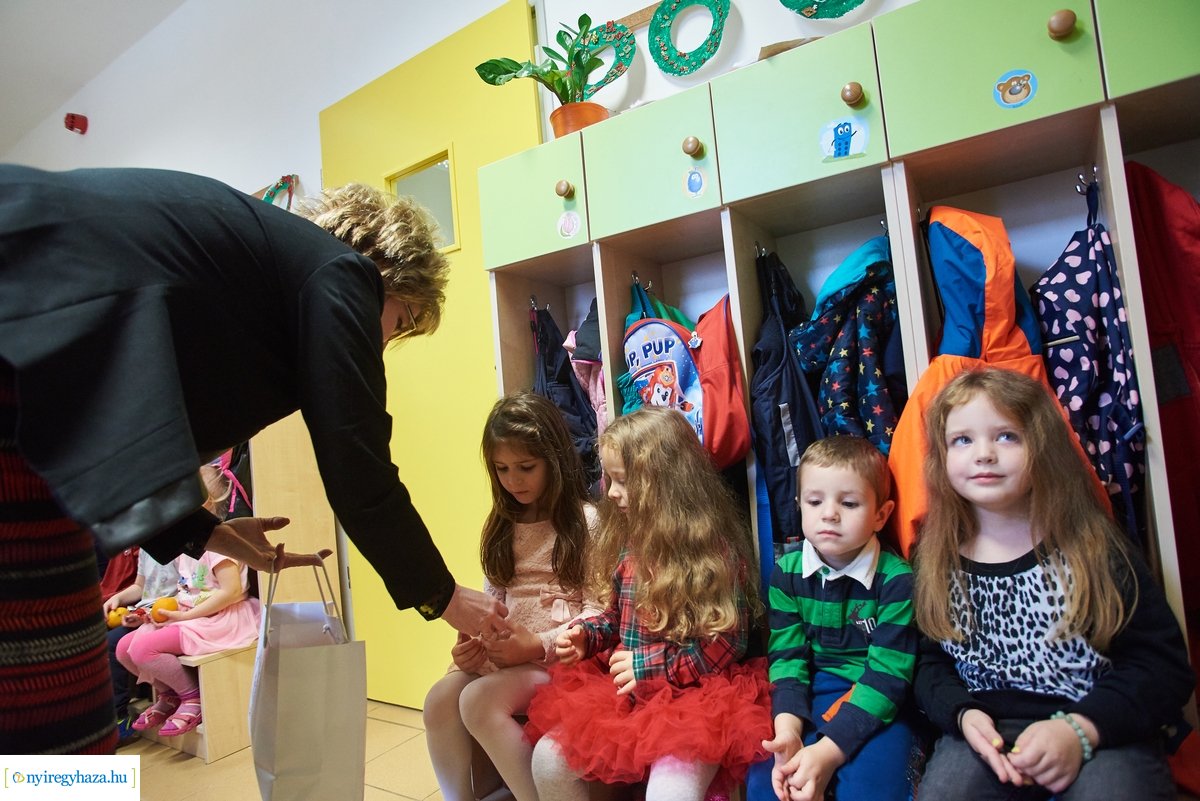 Kis figyelmesség a kórházi óvodában