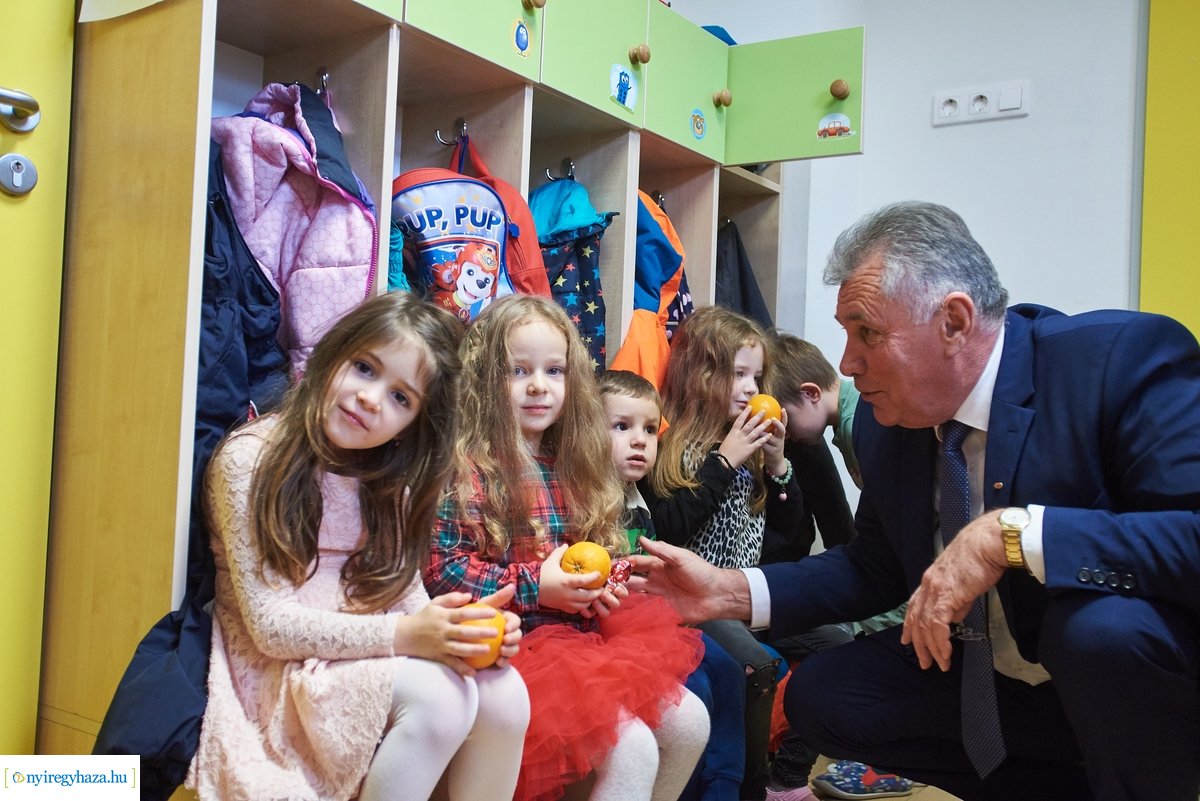 Kis figyelmesség a kórházi óvodában