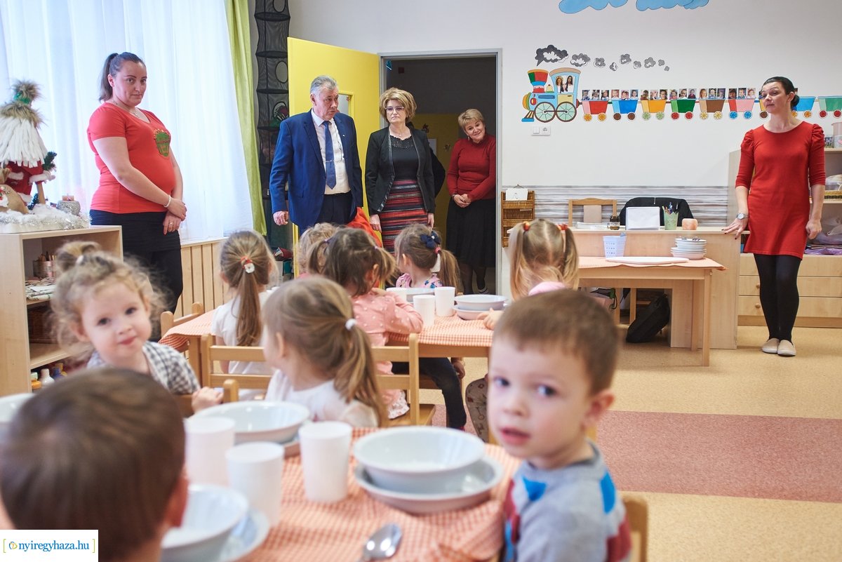 Kis figyelmesség a kórházi óvodában