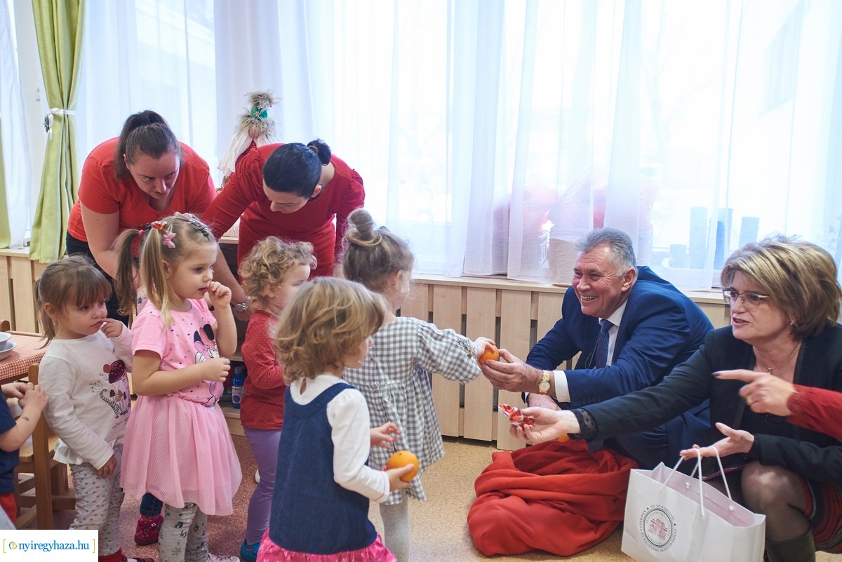 Kis figyelmesség a kórházi óvodában