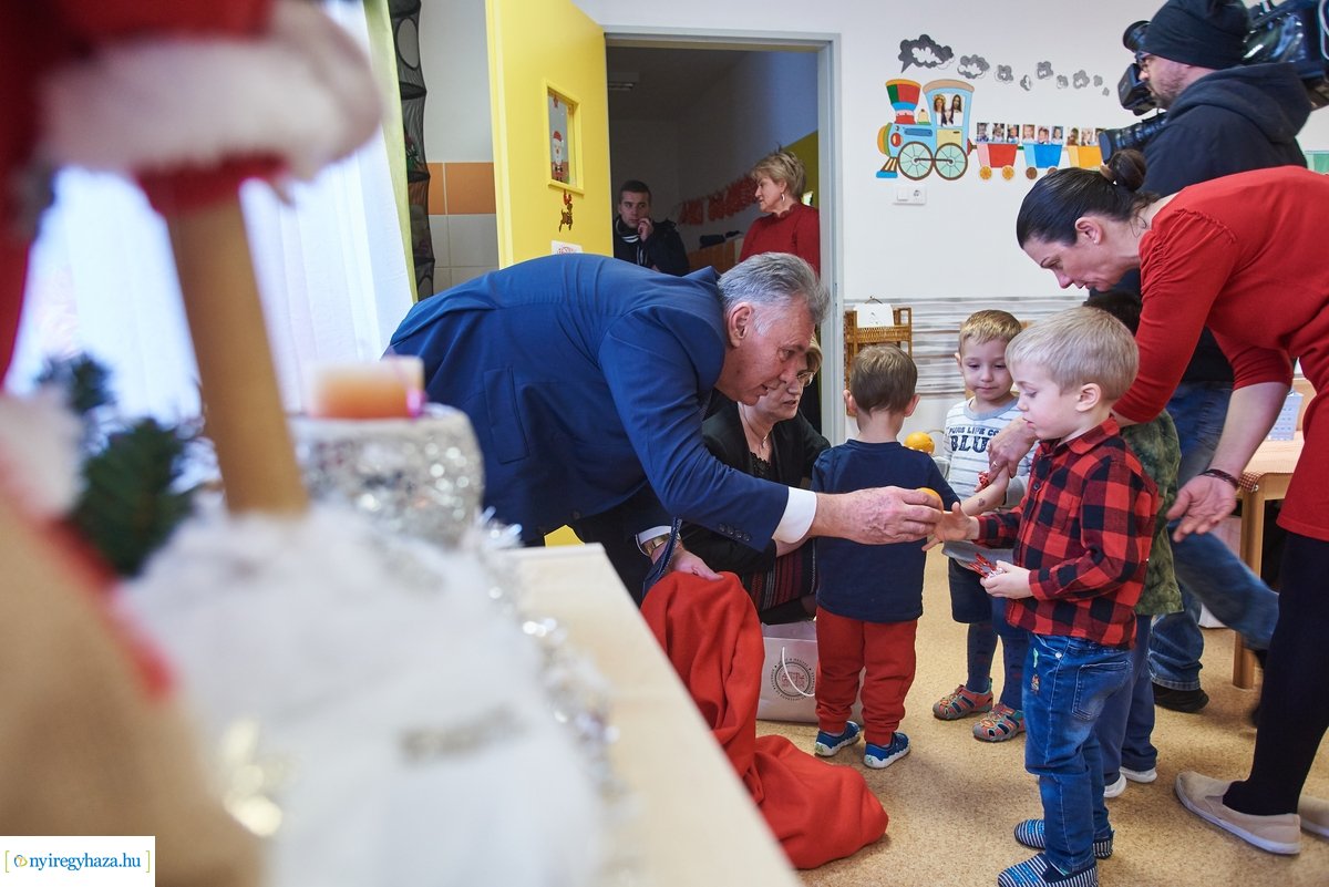 Kis figyelmesség a kórházi óvodában