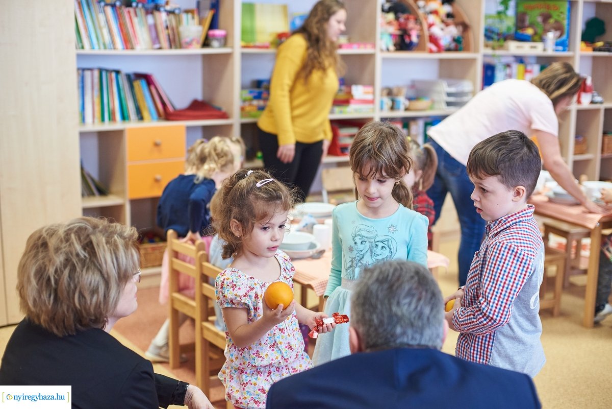 Kis figyelmesség a kórházi óvodában