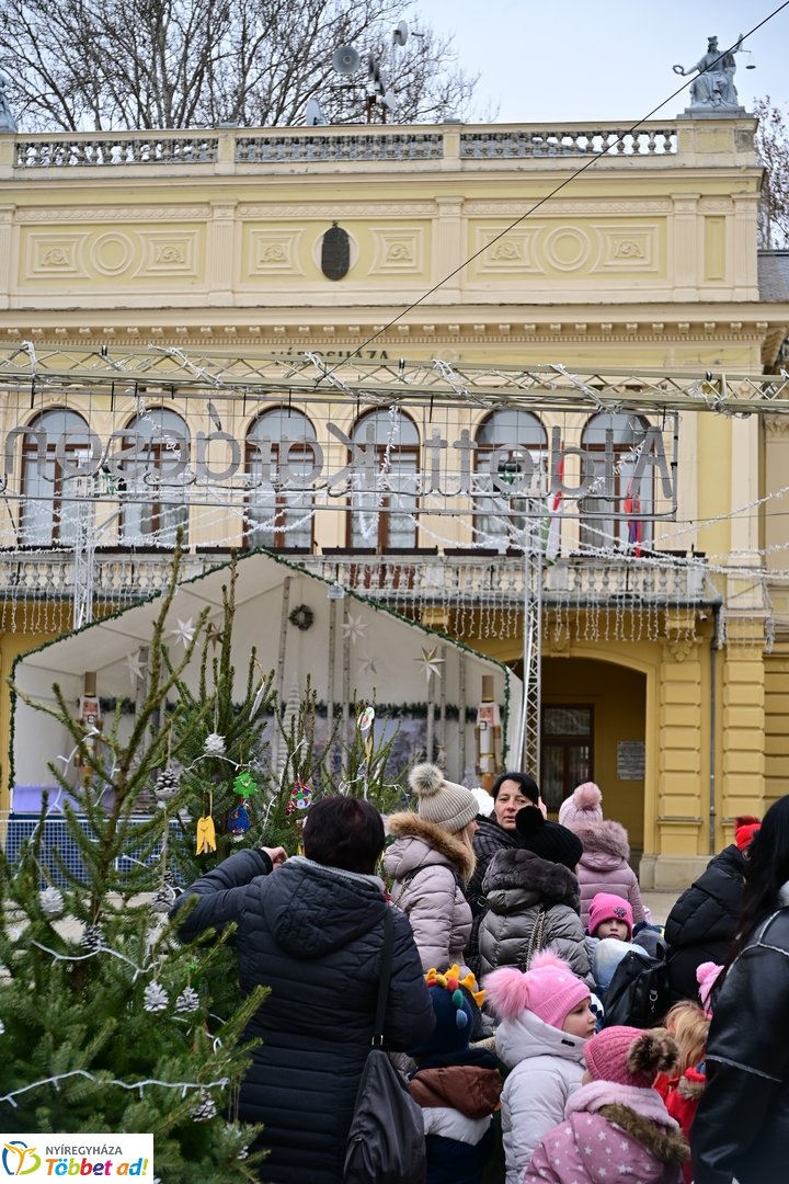 Kis karácsony sétány díszítése 2025