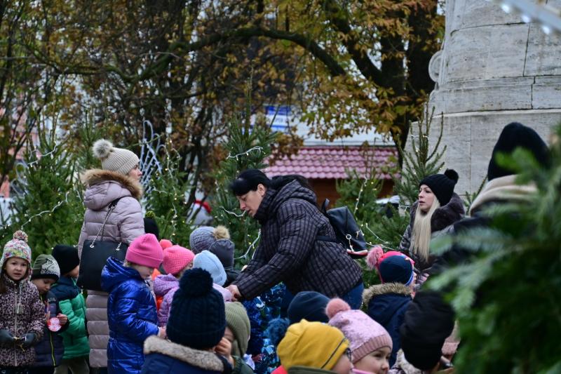 Kis karácsony sétány díszítése 2025