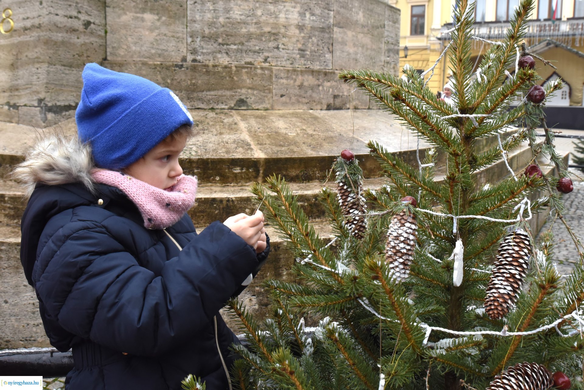 „Kis karácsony sétányt” díszítettek a nyíregyházi óvodások