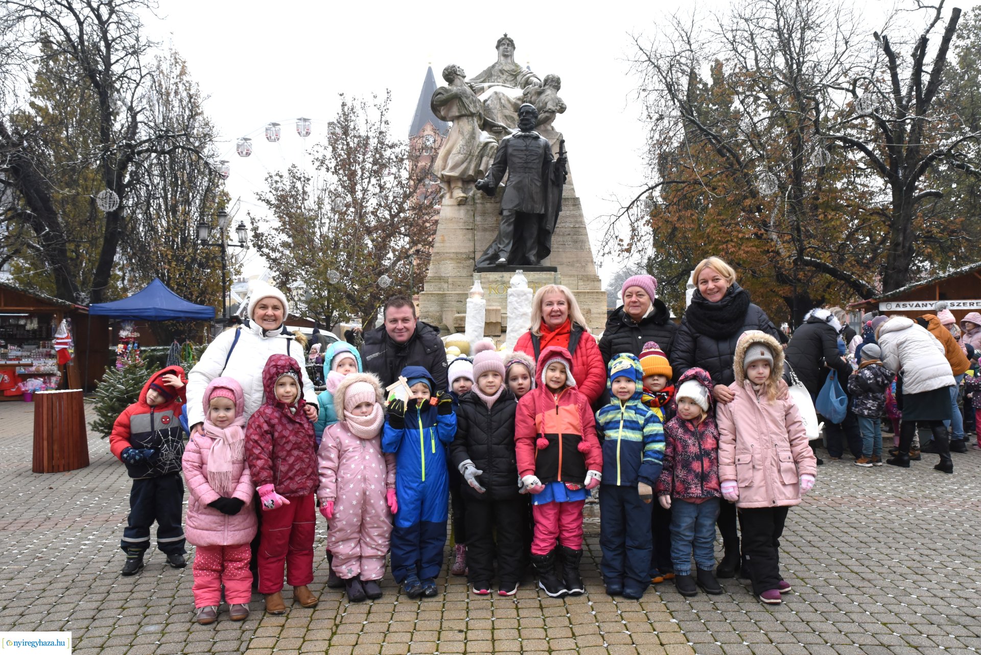 „Kis karácsony sétányt” díszítettek a nyíregyházi óvodások