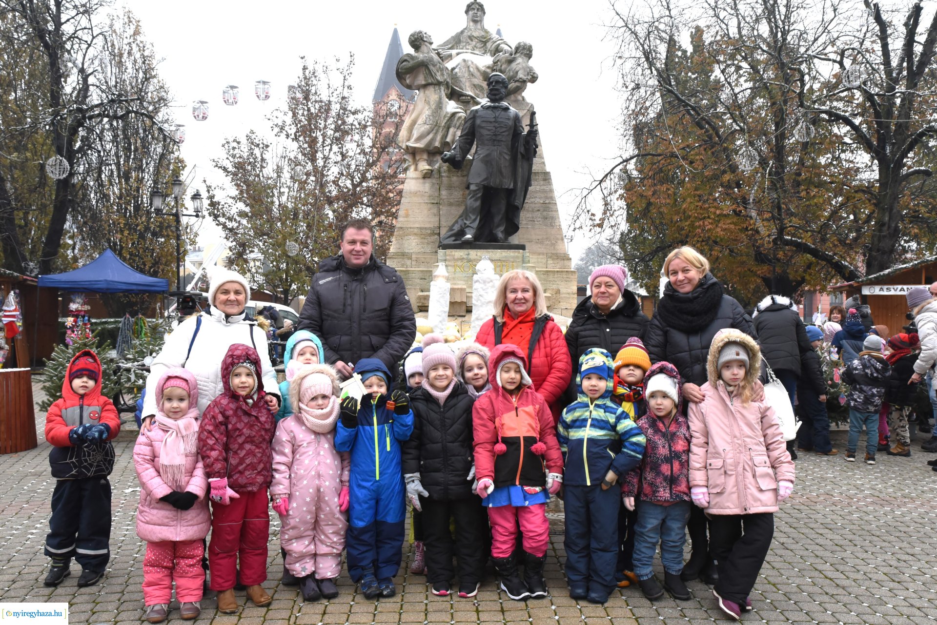 „Kis karácsony sétányt” díszítettek a nyíregyházi óvodások