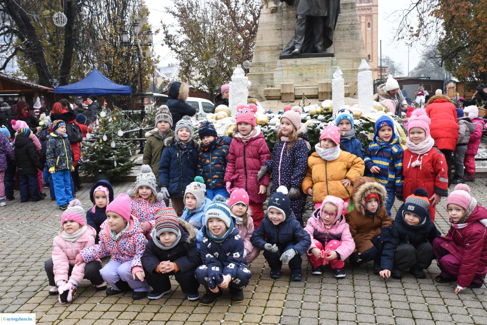 „Kis karácsony sétányt” díszítettek a nyíregyházi óvodások