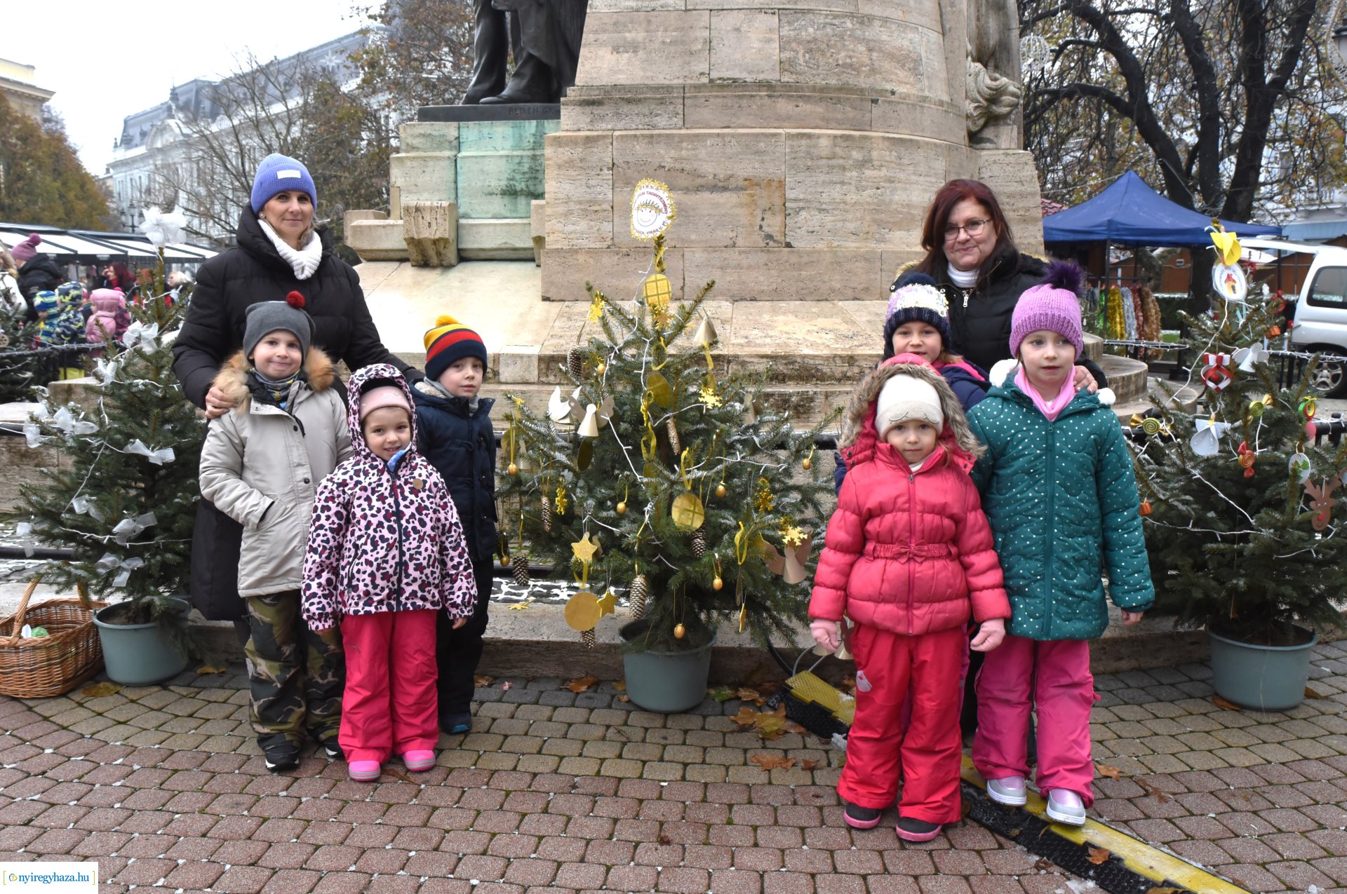 „Kis karácsony sétányt” díszítettek a nyíregyházi óvodások