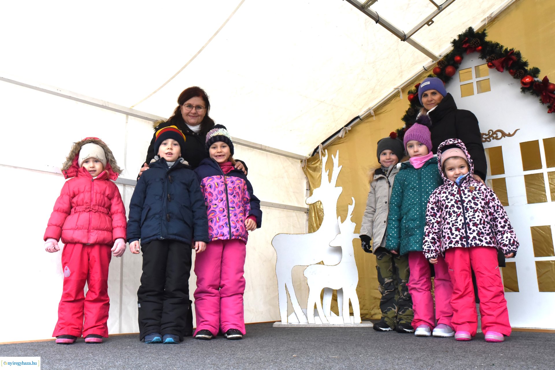 „Kis karácsony sétányt” díszítettek a nyíregyházi óvodások