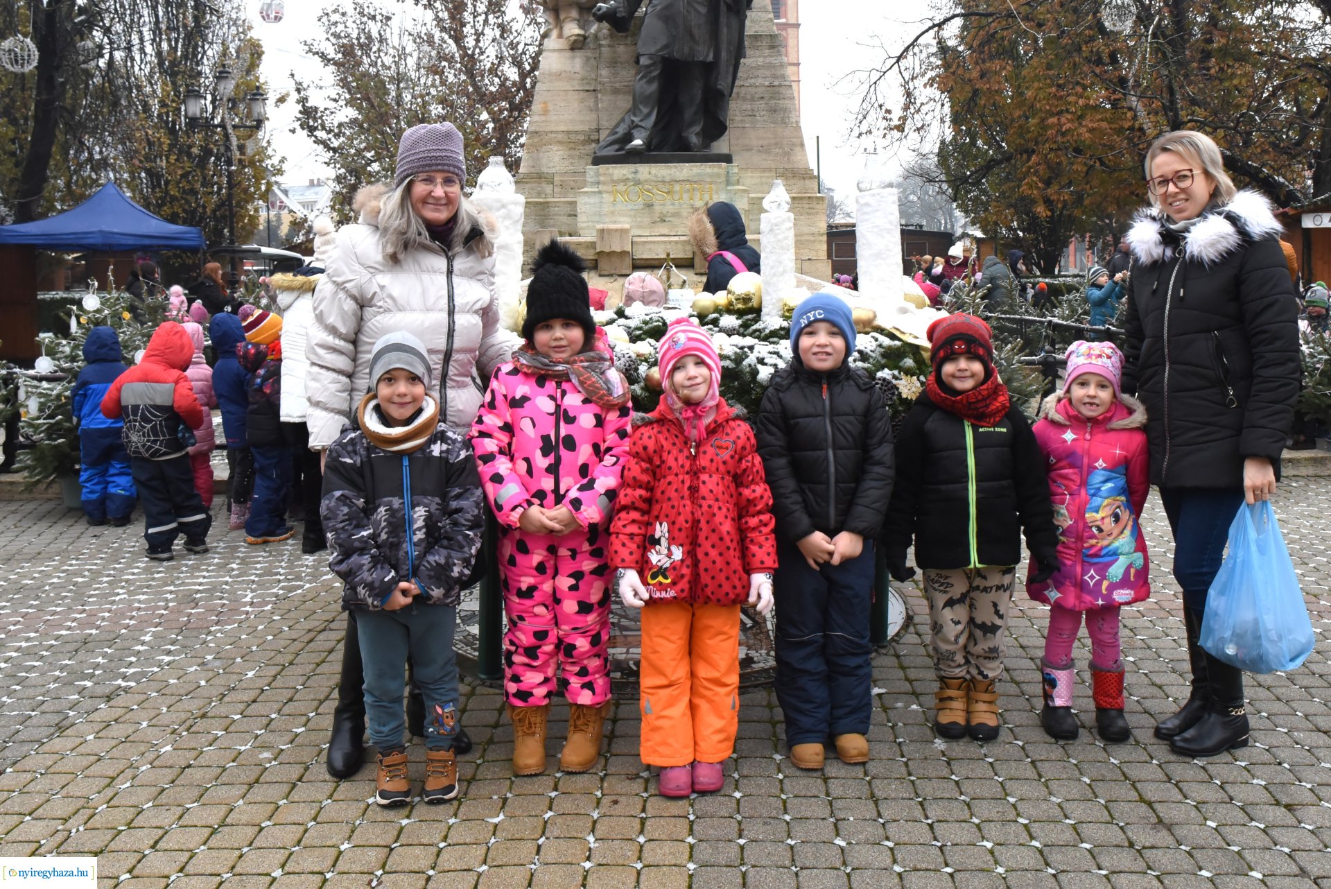„Kis karácsony sétányt” díszítettek a nyíregyházi óvodások
