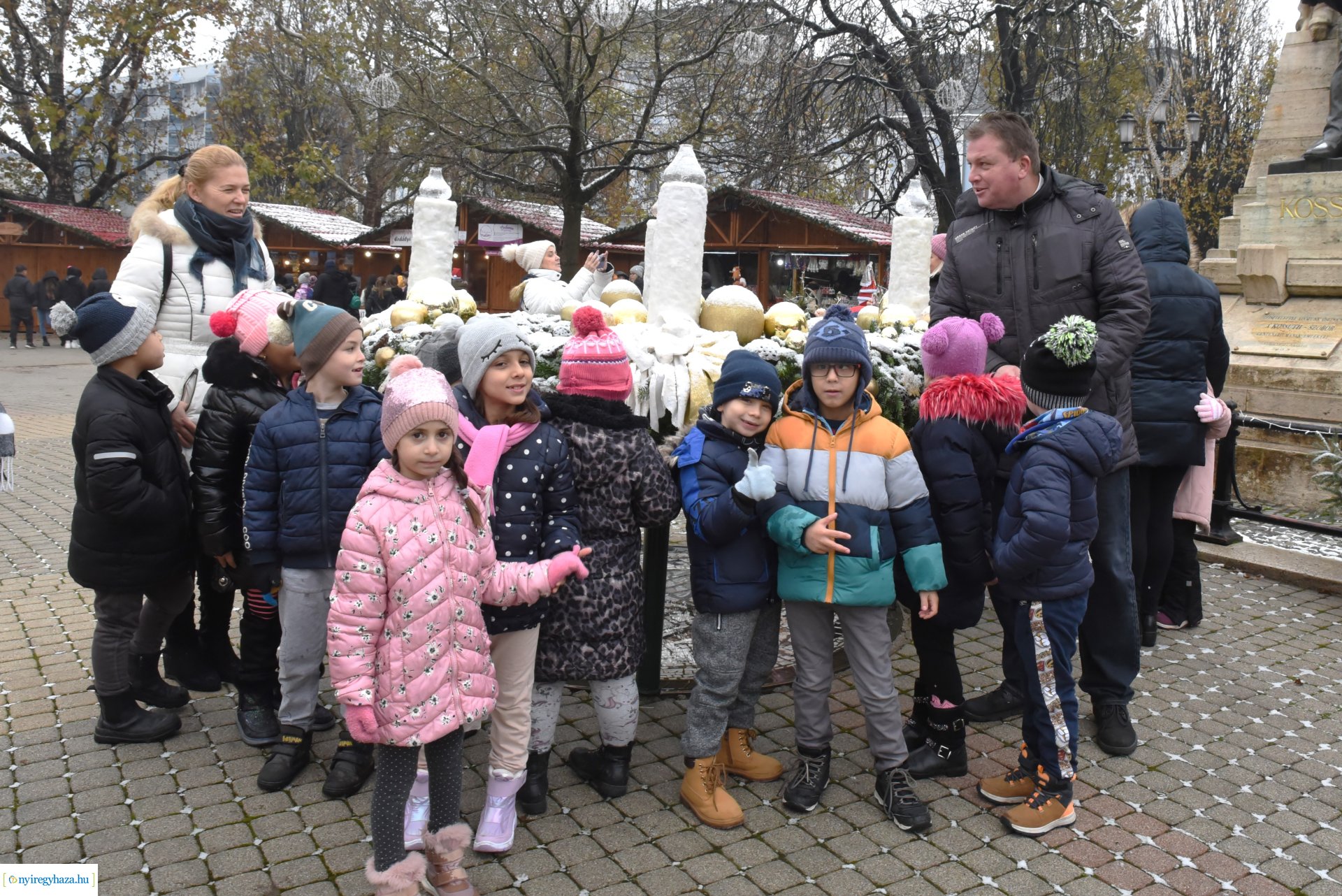 „Kis karácsony sétányt” díszítettek a nyíregyházi óvodások