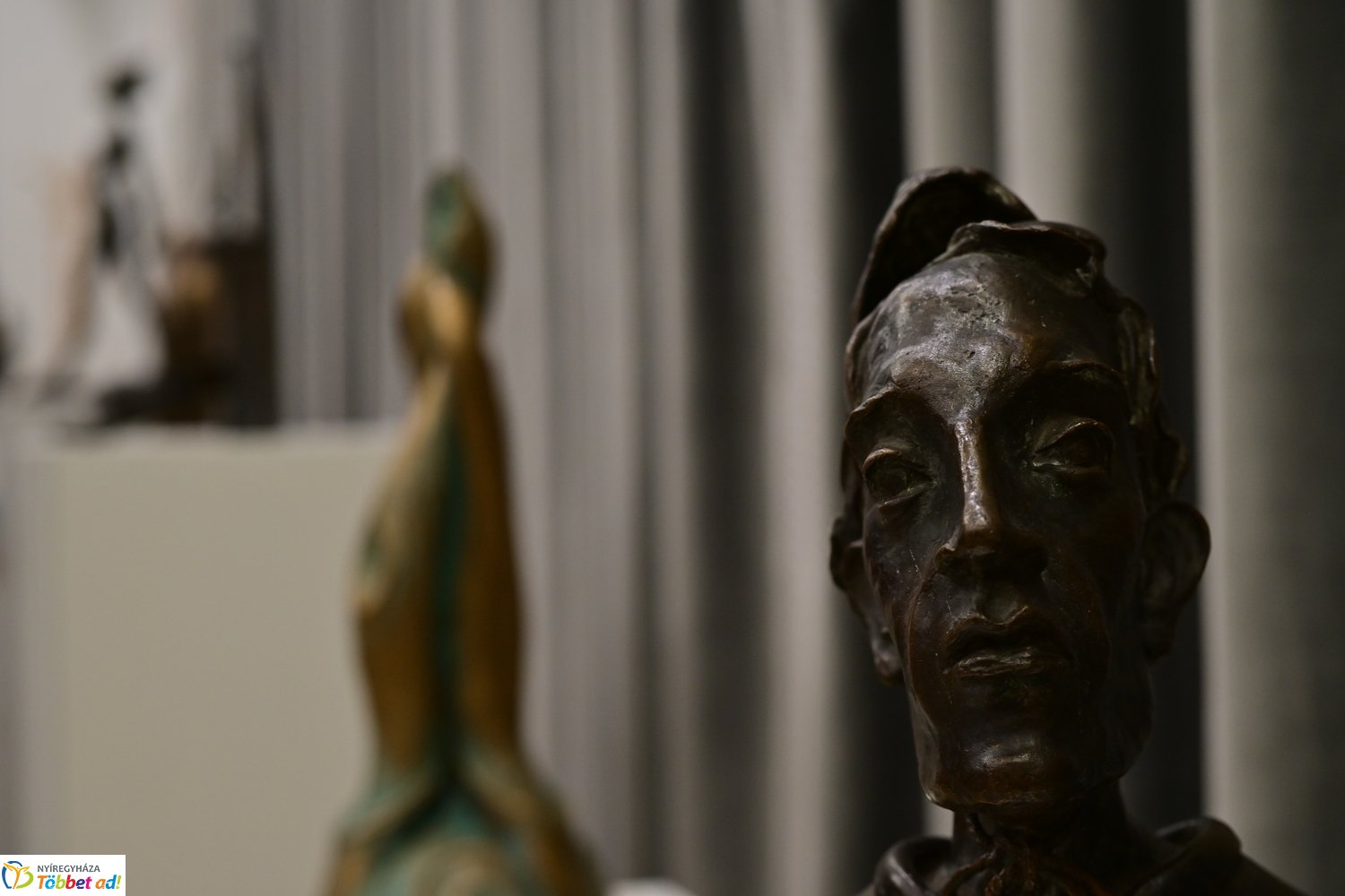 Kisplasztikai kiállítás a Szindbádban