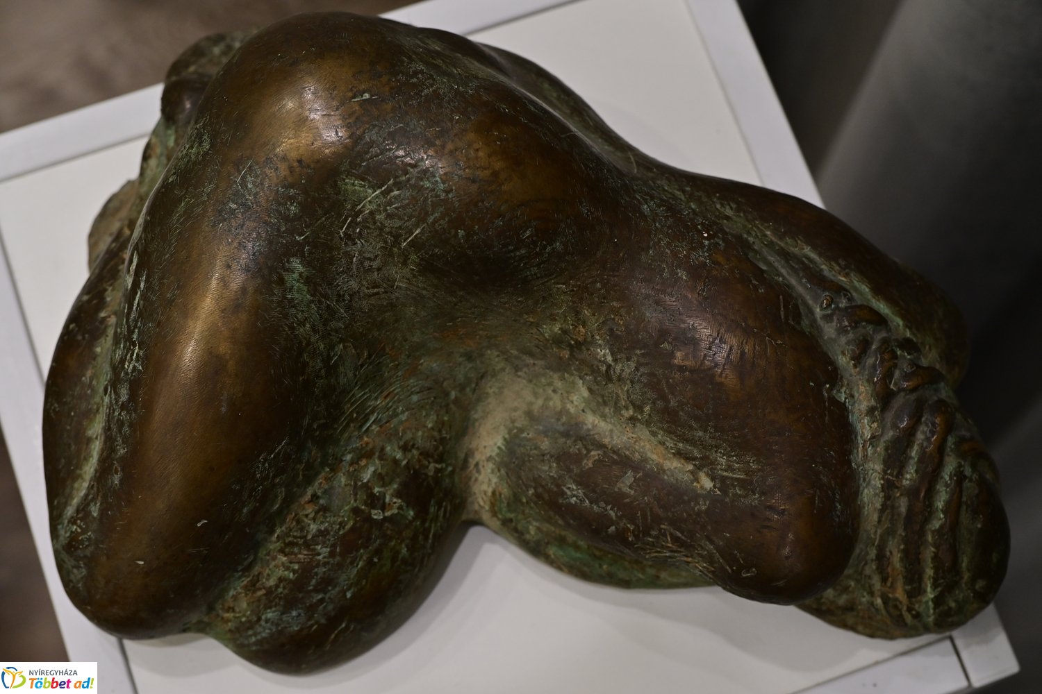 Kisplasztikai kiállítás a Szindbádban