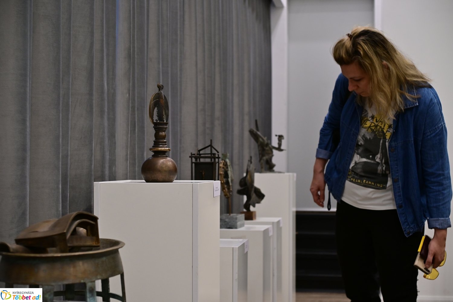 Kisplasztikai kiállítás a Szindbádban