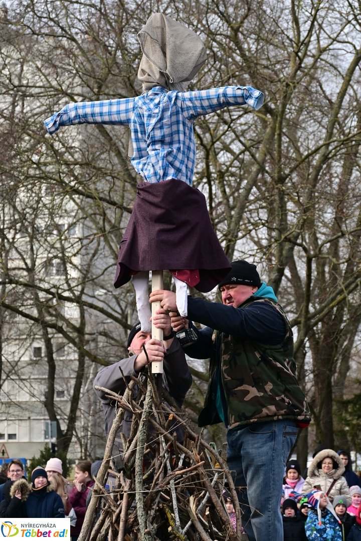 Kiszebáb égetés a Kazinczy Ferenc iskolában 2026